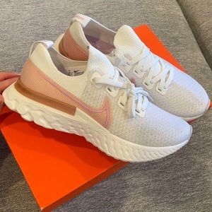 Nike Women’s React Infinity Run Flyknit, size 8